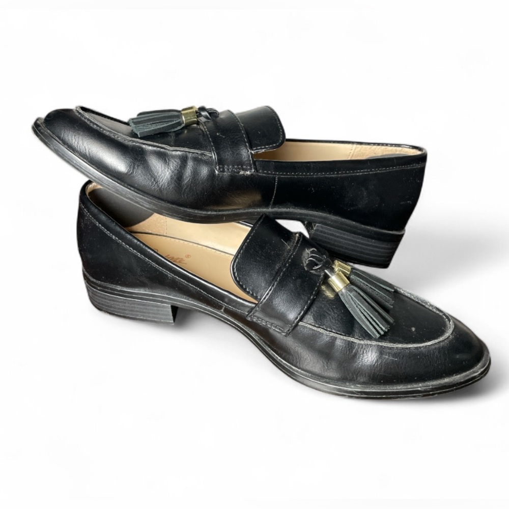 Classic Black Tassel Loafers for Women